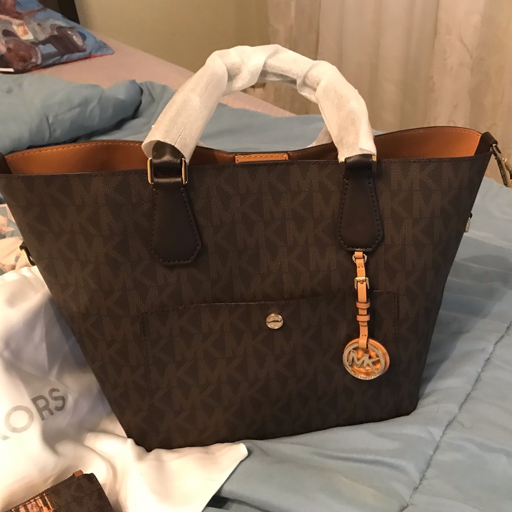 Michael Kors Greenwich tote with Adele wallet
